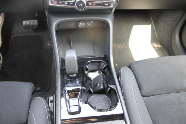 Volvo XC40 2.0 B4 Plus Dark
