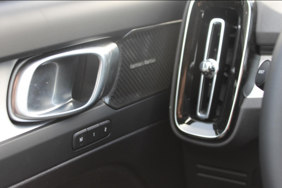 Volvo XC40 2.0 B4 Plus Dark