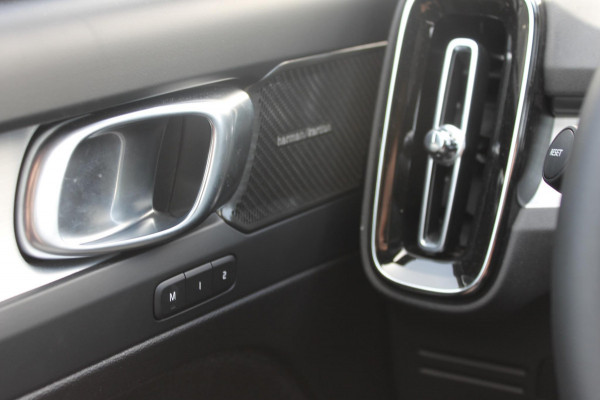 Volvo XC40 2.0 B4 Plus Dark