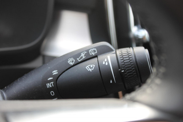Volvo XC40 2.0 B4 Plus Dark