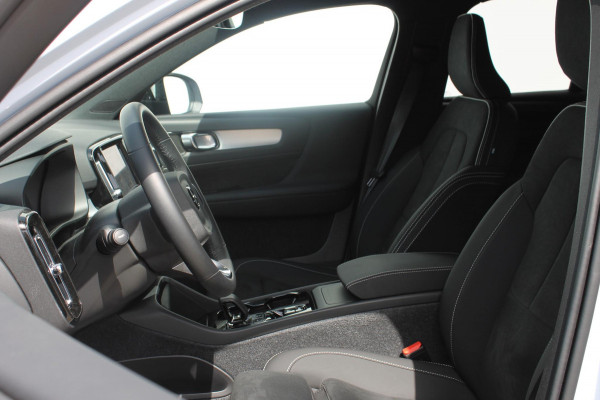 Volvo XC40 2.0 B4 Plus Dark
