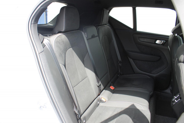 Volvo XC40 2.0 B4 Plus Dark