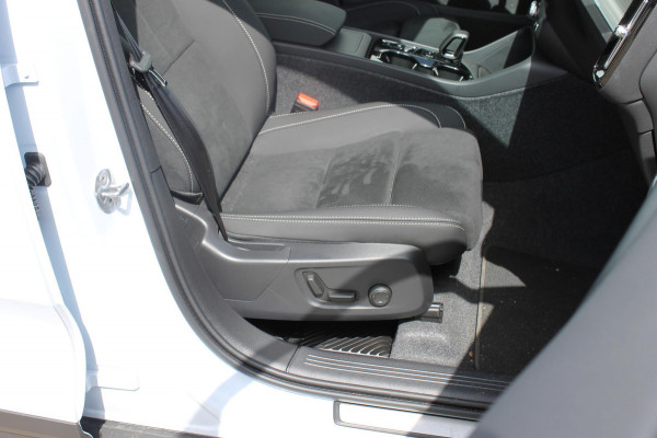 Volvo XC40 2.0 B4 Plus Dark