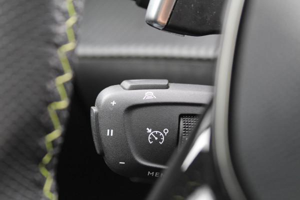 Peugeot 2008 1.2 PureTech 130PK GT-Line Automaat | 3D Cockpit | Leder | Panoramadak | Massage