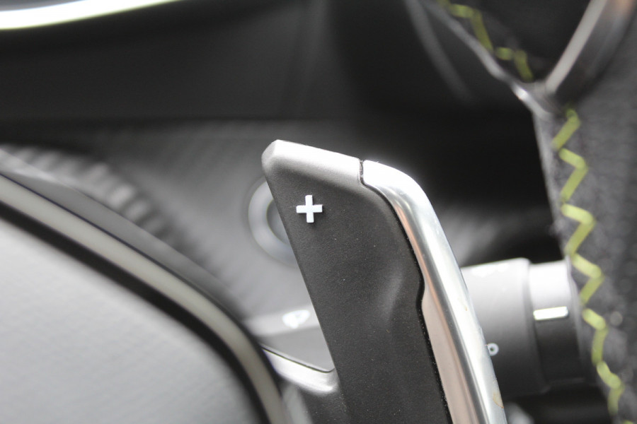 Peugeot 2008 1.2 PureTech 130PK GT-Line Automaat | 3D Cockpit | Leder | Panoramadak | Massage