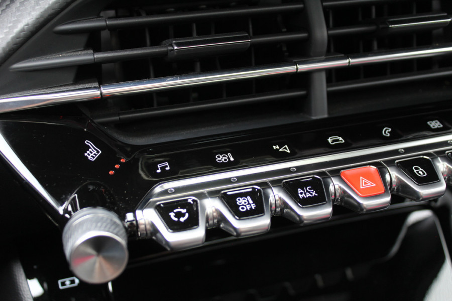 Peugeot 2008 1.2 PureTech 130PK GT-Line Automaat | 3D Cockpit | Leder | Panoramadak | Massage
