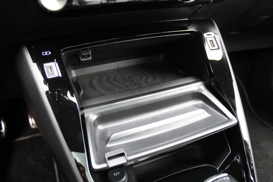 Peugeot 2008 1.2 PureTech 130PK GT-Line Automaat | 3D Cockpit | Leder | Panoramadak | Massage