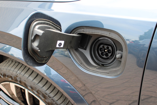Volvo XC90 2.0 T8 Plug-in hybrid AWD Plus Bright | Luchtvering | Trekhaak | Panoramadak | 360 Camera