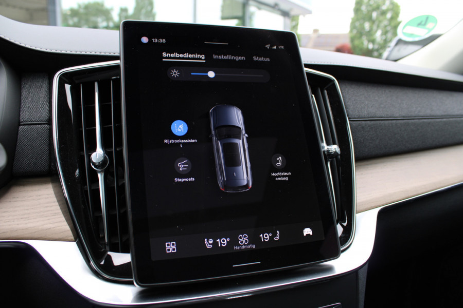 Volvo XC90 2.0 T8 Plug-in hybrid AWD Plus Bright | Luchtvering | Trekhaak | Panoramadak | 360 Camera