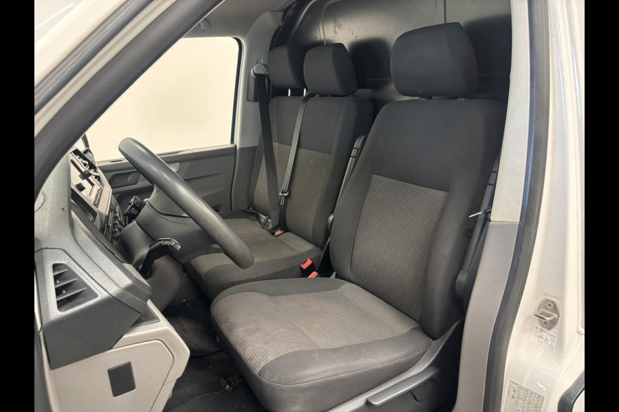 Volkswagen Transporter 2.0 TDI L1H1 30 Comfortline Airco Cruise Control Trekhaak Apple Carplay Parkeersensoren