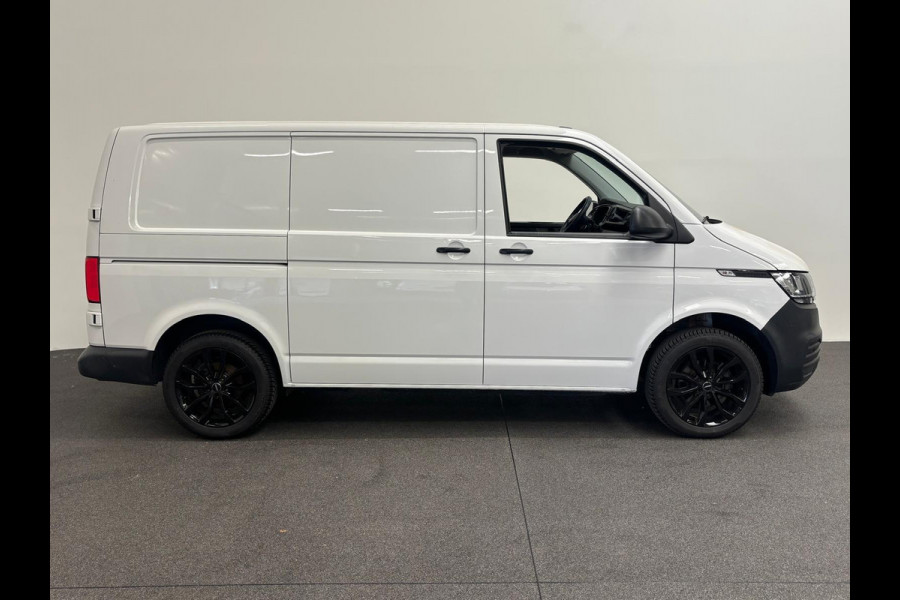 Volkswagen Transporter 2.0 TDI L1H1 30 Comfortline Airco Cruise Control Trekhaak Apple Carplay Parkeersensoren