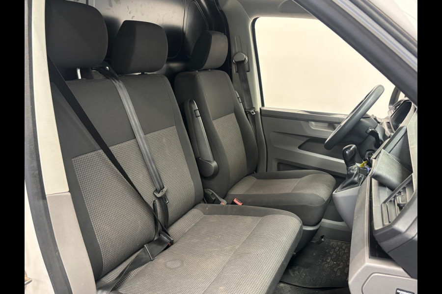Volkswagen Transporter 2.0 TDI L1H1 30 Comfortline Airco Cruise Control Trekhaak Apple Carplay Parkeersensoren