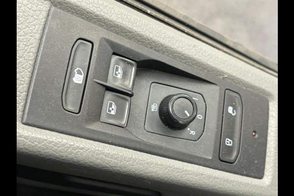 Volkswagen Transporter 2.0 TDI L1H1 30 Comfortline Airco Cruise Control Trekhaak Apple Carplay Parkeersensoren