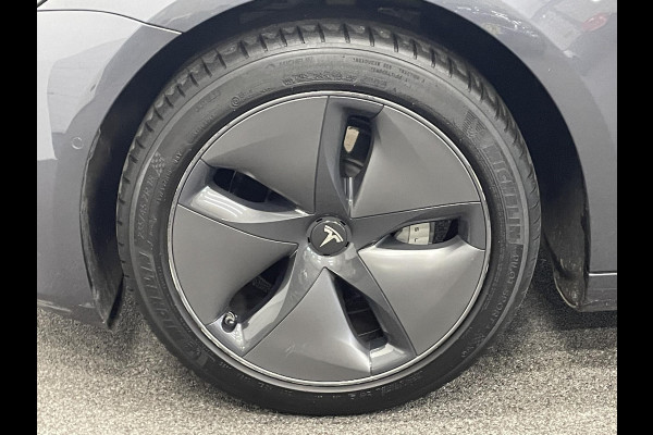Tesla Model 3 Standard RWD Plus 60 kWh SOH 93% Airco ECC Navigatie Parkeersensoren Camera Adaptive Cruise Leder Panoramadak
