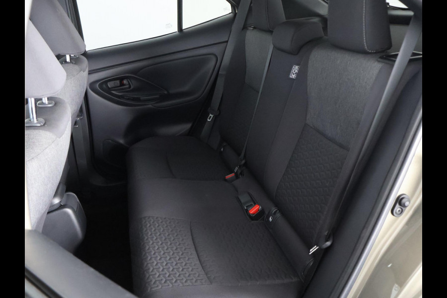 Toyota Yaris Cross 1.5 HYBRID DYNAMIC BLACKLINE GARANTIE 11-2032 . NAVIGATIE . ADAPTIEVE CRUISE CONTROL . SAFETY LOCK