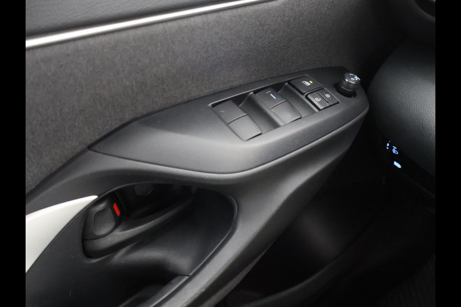 Toyota Yaris Cross 1.5 HYBRID DYNAMIC BLACKLINE GARANTIE 11-2032 . NAVIGATIE . ADAPTIEVE CRUISE CONTROL . SAFETY LOCK