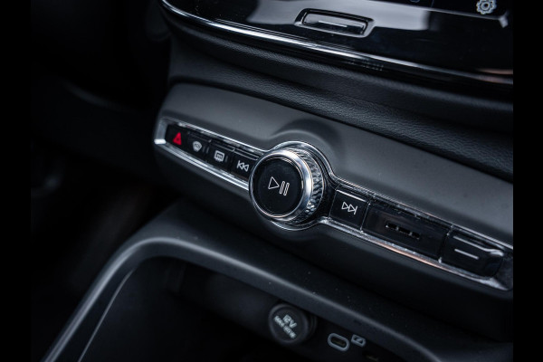 Volvo XC40 Recharge Plus 70kWh - R-Design l 96% SOH l Warmtepomp l Trekhaak l Camera