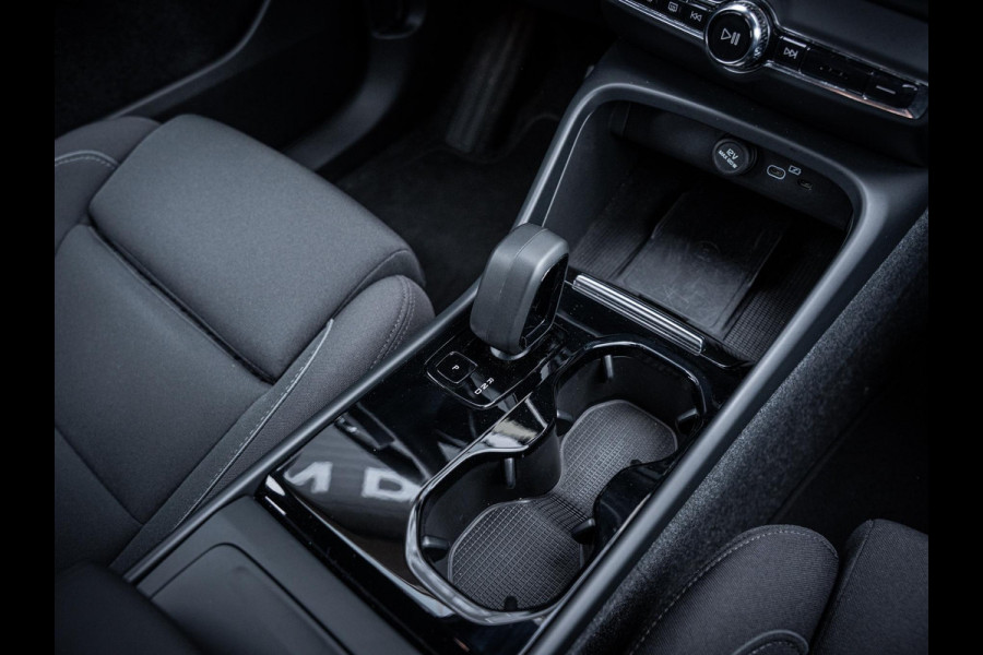 Volvo XC40 Recharge Plus 70kWh - R-Design l 96% SOH l Warmtepomp l Trekhaak l Camera