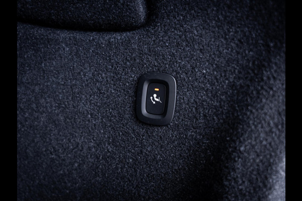 Volvo XC40 Recharge Plus 70kWh - R-Design l 96% SOH l Warmtepomp l Trekhaak l Camera