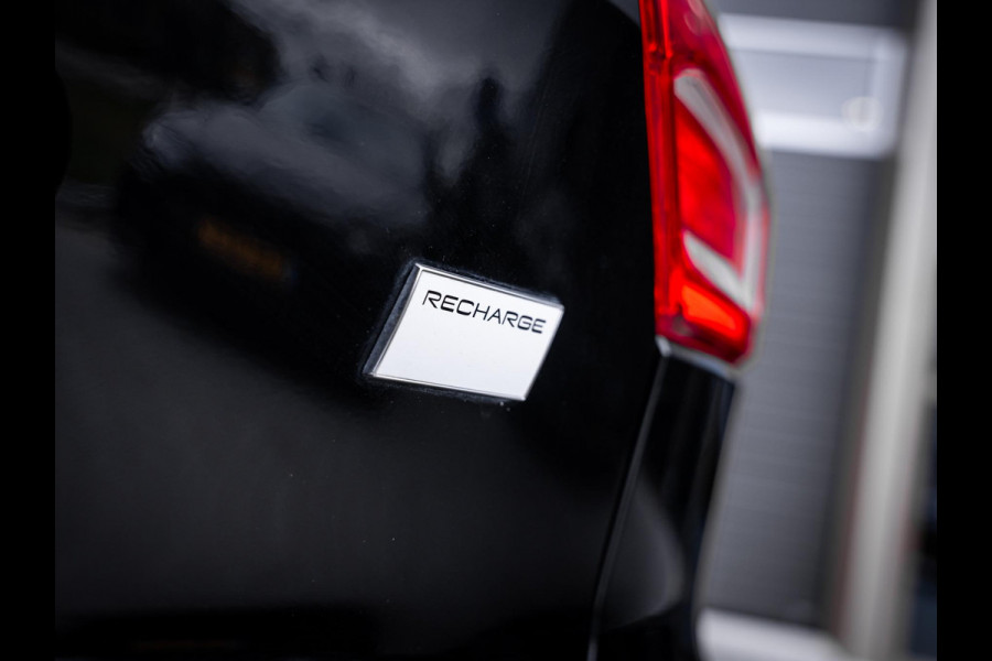 Volvo XC40 Recharge Plus 70kWh - R-Design l 96% SOH l Warmtepomp l Trekhaak l Camera