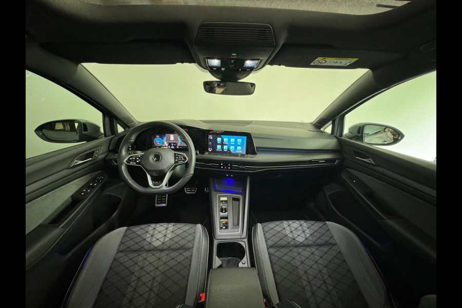 Volkswagen Golf 1.5 eTSI R-Line Pano|Trekhaak|Camera|IQ Light
