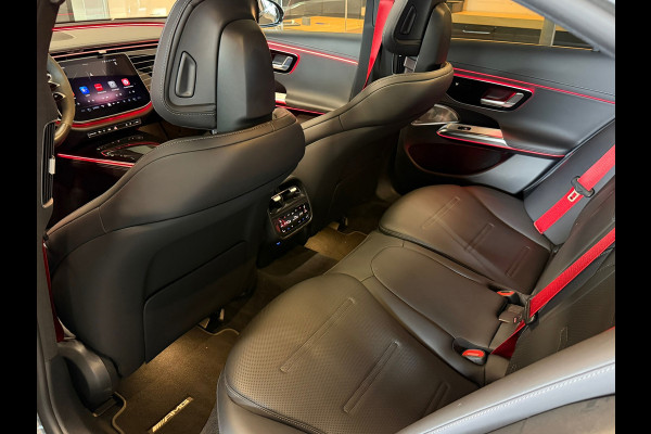 Mercedes-Benz E-Klasse AMG 53 4MATIC+ Night Edition alpin grijs garantie