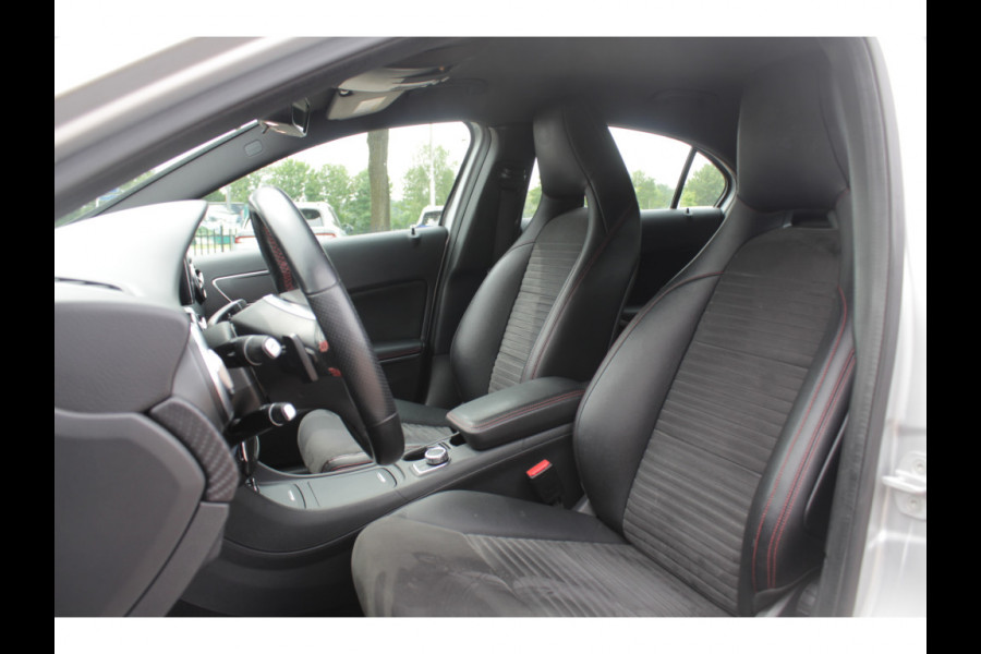 Mercedes-Benz A-Klasse 180 Sport Edition AMG / Camera / Navigatie / Leder&Alcantara / 18'' / Stoelverwarming / Cruise Control