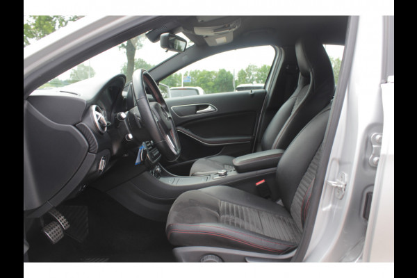 Mercedes-Benz A-Klasse 180 Sport Edition AMG / Camera / Navigatie / Leder&Alcantara / 18'' / Stoelverwarming / Cruise Control