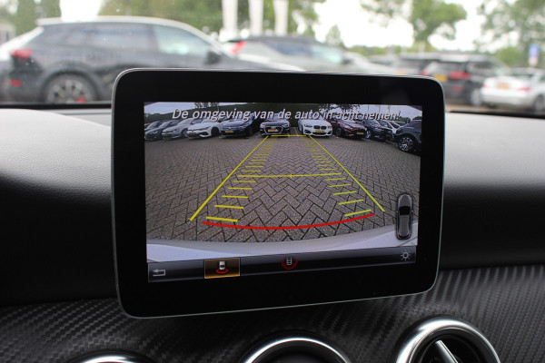 Mercedes-Benz A-Klasse 180 Sport Edition AMG / Camera / Navigatie / Leder&Alcantara / 18'' / Stoelverwarming / Cruise Control