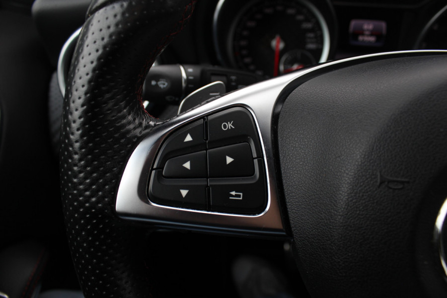 Mercedes-Benz A-Klasse 180 Sport Edition AMG / Camera / Navigatie / Leder&Alcantara / 18'' / Stoelverwarming / Cruise Control