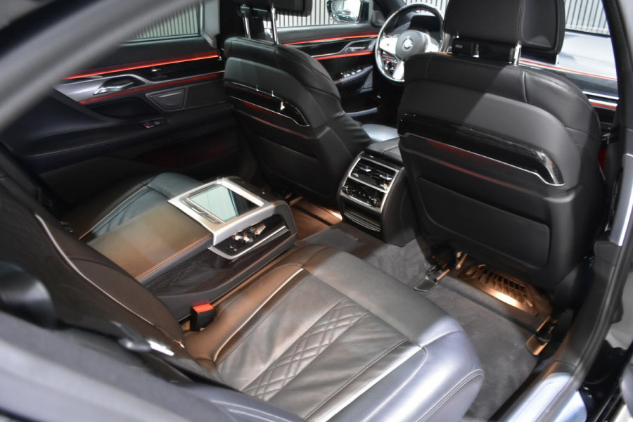 BMW 7 Serie 745Le High Exe M-Sport / Pano / 4WD Besturing / Softclose / 360 Camera