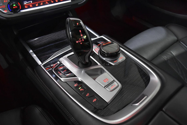 BMW 7 Serie 745Le High Exe M-Sport / Pano / 4WD Besturing / Softclose / 360 Camera