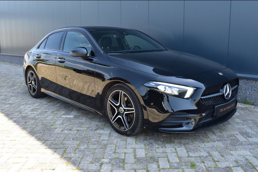 Mercedes-Benz A-Klasse 200 Launch Edition AMG / Camera / CarPlay / Cruise / PDC