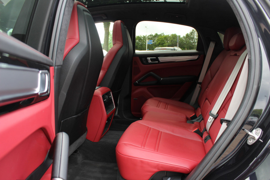Porsche Cayenne Coupé 3.0 E-Hybrid Platinum Edition / TechArt / Panoramadak / 360Camera / Keyless / Sportdesign+Chrono / 21'' / Softclose / Adaptieve Stoelen / Stoelverwarming 4x / Dodehoek / DAB / Cruise Control