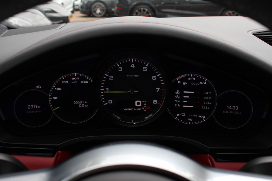 Porsche Cayenne Coupé 3.0 E-Hybrid Platinum Edition / TechArt / Panoramadak / 360Camera / Keyless / Sportdesign+Chrono / 21'' / Softclose / Adaptieve Stoelen / Stoelverwarming 4x / Dodehoek / DAB / Cruise Control