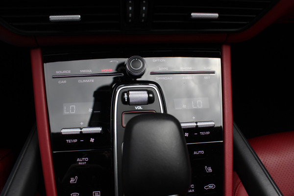 Porsche Cayenne Coupé 3.0 E-Hybrid Platinum Edition / TechArt / Panoramadak / 360Camera / Keyless / Sportdesign+Chrono / 21'' / Softclose / Adaptieve Stoelen / Stoelverwarming 4x / Dodehoek / DAB / Cruise Control