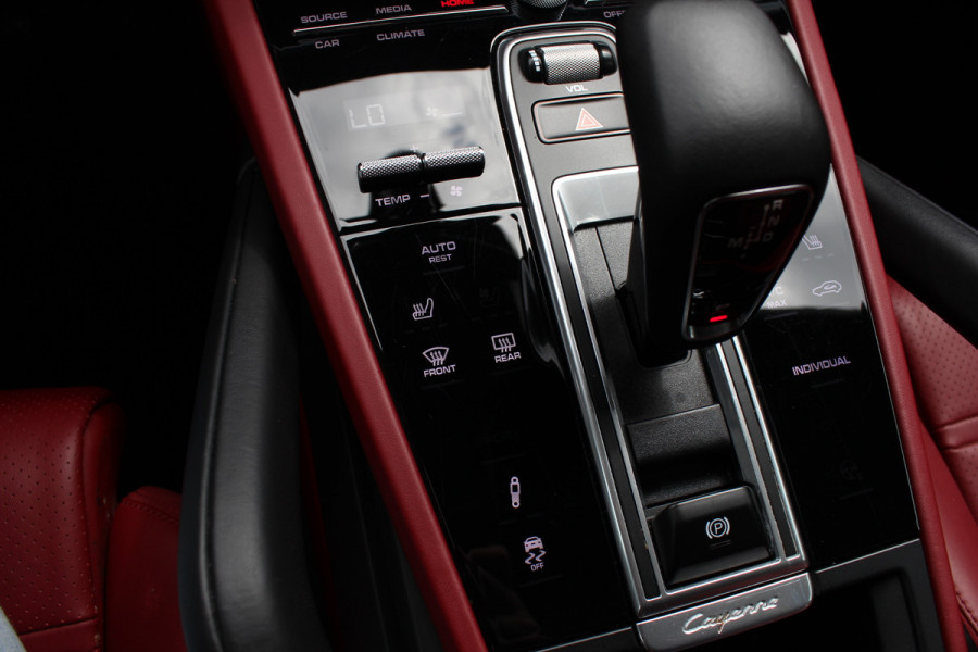 Porsche Cayenne Coupé 3.0 E-Hybrid Platinum Edition / TechArt / Panoramadak / 360Camera / Keyless / Sportdesign+Chrono / 21'' / Softclose / Adaptieve Stoelen / Stoelverwarming 4x / Dodehoek / DAB / Cruise Control