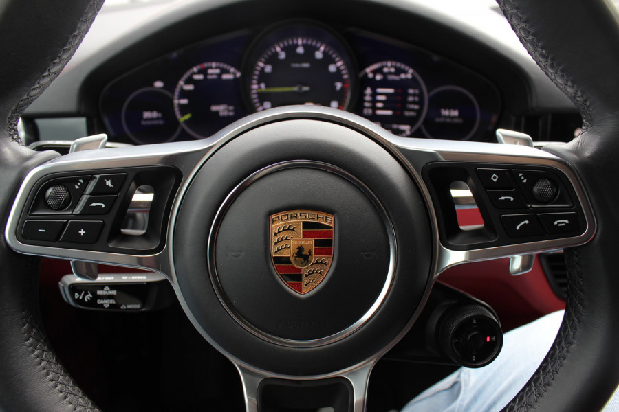 Porsche Cayenne Coupé 3.0 E-Hybrid Platinum Edition / TechArt / Panoramadak / 360Camera / Keyless / Sportdesign+Chrono / 21'' / Softclose / Adaptieve Stoelen / Stoelverwarming 4x / Dodehoek / DAB / Cruise Control