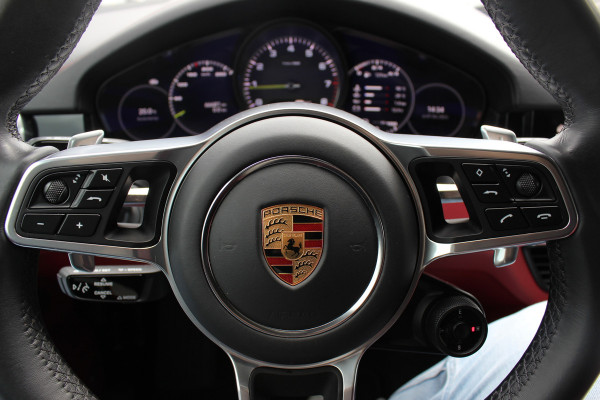 Porsche Cayenne Coupé 3.0 E-Hybrid Platinum Edition / TechArt / Panoramadak / 360Camera / Keyless / Sportdesign+Chrono / 21'' / Softclose / Adaptieve Stoelen / Stoelverwarming 4x / Dodehoek / DAB / Cruise Control