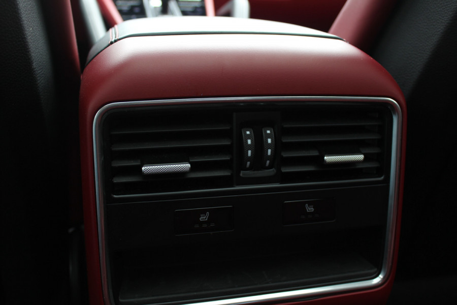 Porsche Cayenne Coupé 3.0 E-Hybrid Platinum Edition / TechArt / Panoramadak / 360Camera / Keyless / Sportdesign+Chrono / 21'' / Softclose / Adaptieve Stoelen / Stoelverwarming 4x / Dodehoek / DAB / Cruise Control