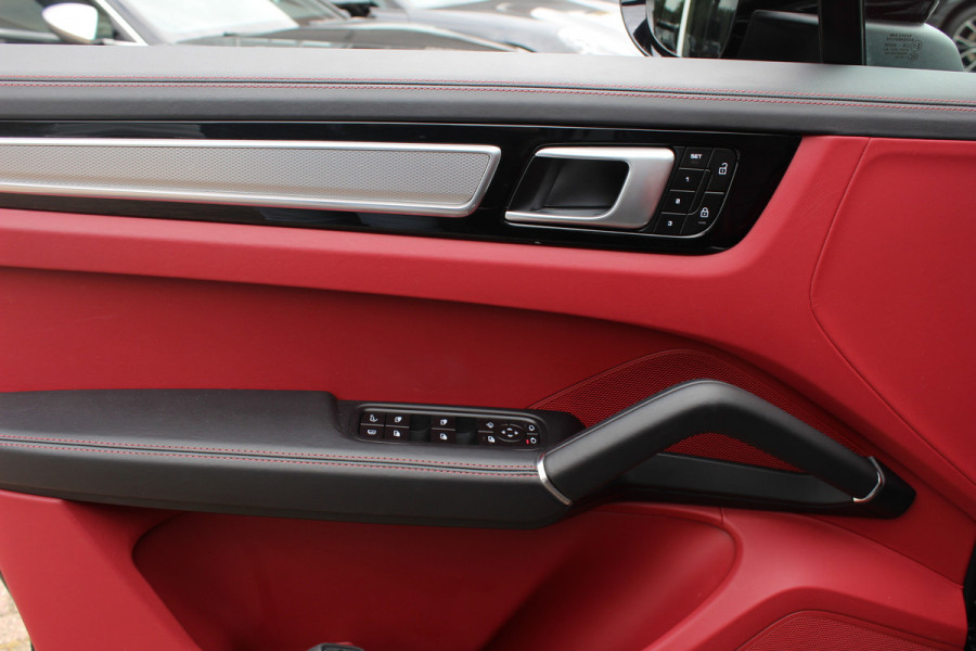 Porsche Cayenne Coupé 3.0 E-Hybrid Platinum Edition / TechArt / Panoramadak / 360Camera / Keyless / Sportdesign+Chrono / 21'' / Softclose / Adaptieve Stoelen / Stoelverwarming 4x / Dodehoek / DAB / Cruise Control