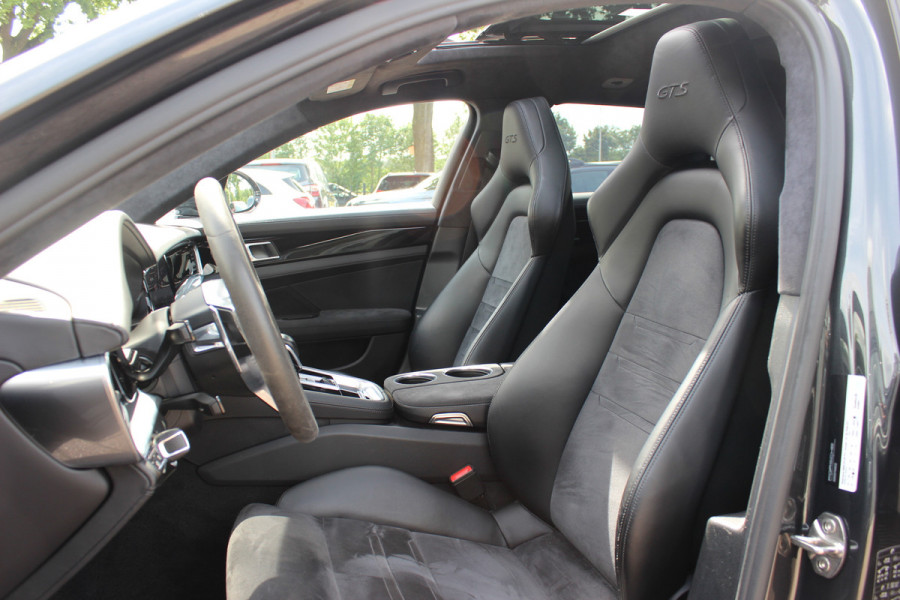 Porsche Panamera Sport Turismo 4.0 GTS / Panoramadak / Camera / Luchtvering / Softclose / Bose / Keyless / 21'' / Sportchrono+Design / Stoel+Stuurverwamring / Dodehoek / DAB / ACC