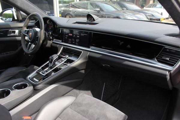 Porsche Panamera Sport Turismo 4.0 GTS / Panoramadak / Camera / Luchtvering / Softclose / Bose / Keyless / 21'' / Sportchrono+Design / Stoel+Stuurverwamring / Dodehoek / DAB / ACC