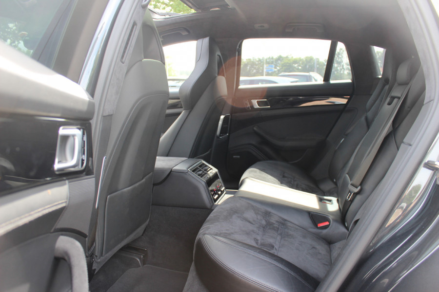 Porsche Panamera Sport Turismo 4.0 GTS / Panoramadak / Camera / Luchtvering / Softclose / Bose / Keyless / 21'' / Sportchrono+Design / Stoel+Stuurverwamring / Dodehoek / DAB / ACC