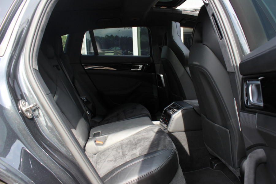 Porsche Panamera Sport Turismo 4.0 GTS / Panoramadak / Camera / Luchtvering / Softclose / Bose / Keyless / 21'' / Sportchrono+Design / Stoel+Stuurverwamring / Dodehoek / DAB / ACC