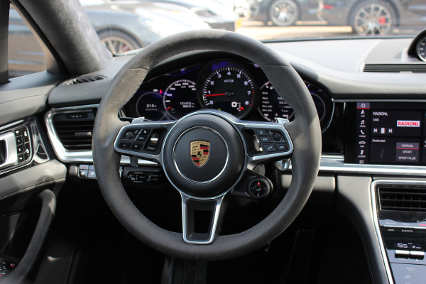 Porsche Panamera Sport Turismo 4.0 GTS / Panoramadak / Camera / Luchtvering / Softclose / Bose / Keyless / 21'' / Sportchrono+Design / Stoel+Stuurverwamring / Dodehoek / DAB / ACC