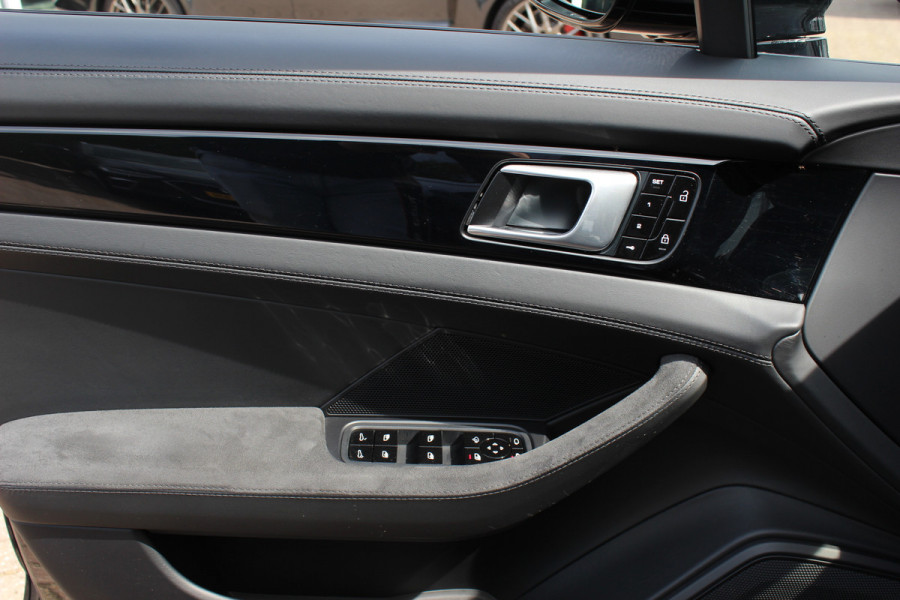 Porsche Panamera Sport Turismo 4.0 GTS / Panoramadak / Camera / Luchtvering / Softclose / Bose / Keyless / 21'' / Sportchrono+Design / Stoel+Stuurverwamring / Dodehoek / DAB / ACC