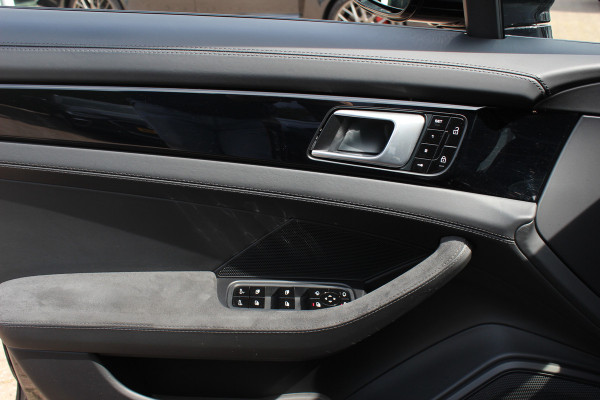 Porsche Panamera Sport Turismo 4.0 GTS / Panoramadak / Camera / Luchtvering / Softclose / Bose / Keyless / 21'' / Sportchrono+Design / Stoel+Stuurverwamring / Dodehoek / DAB / ACC
