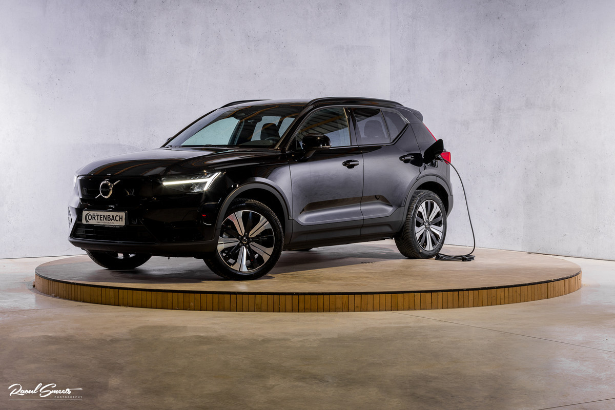 Volvo XC40 Recharge Plus 70 kWh  | Zwenkbare trekhaak | Adaptieve cruise | Blis | Full LED |