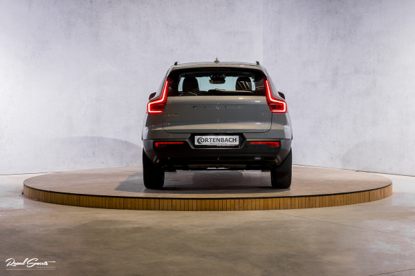 Volvo XC40 2.0 B4 Plus Dark | Zwenkbare trekhaak | Panorama dak | Leder | Adaptieve cruise | Memory | Harman Kardon |